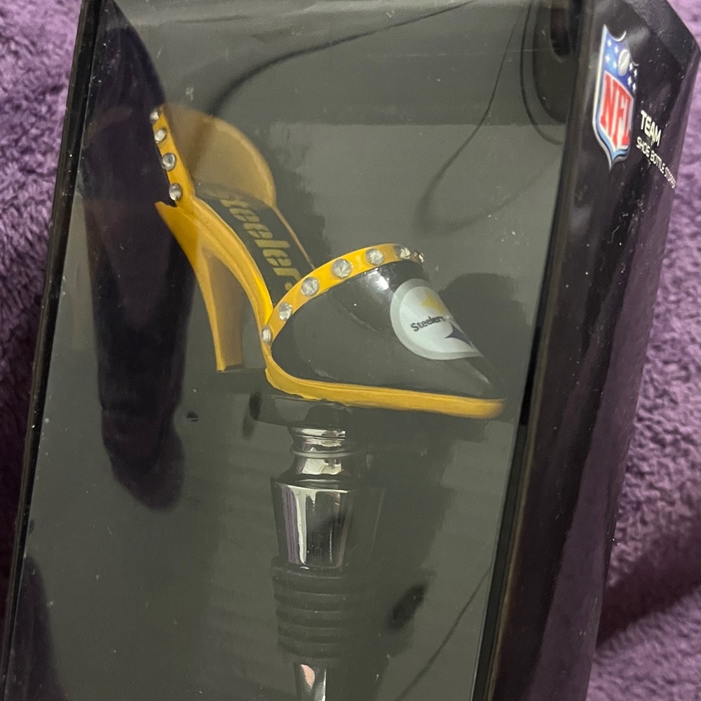 Pittsburgh Steelers High Heel Wine Stopper